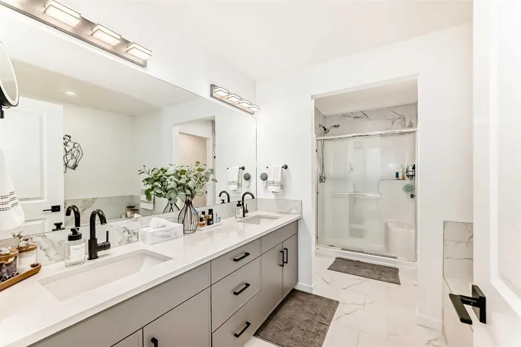 12 Magnolia Crescent SE