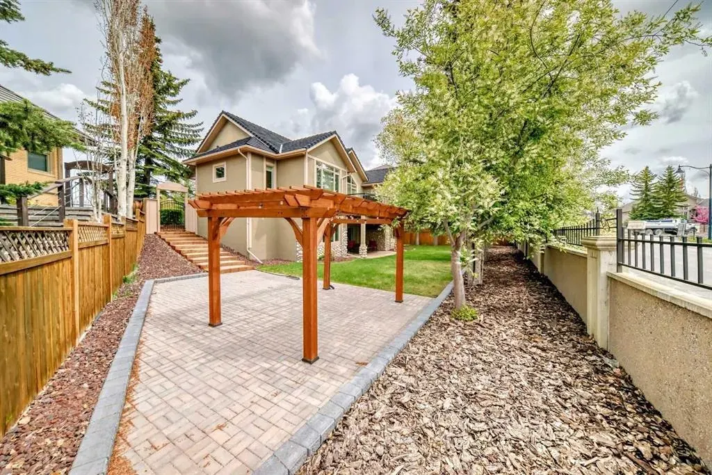 94 Aspen Ridge Way SW