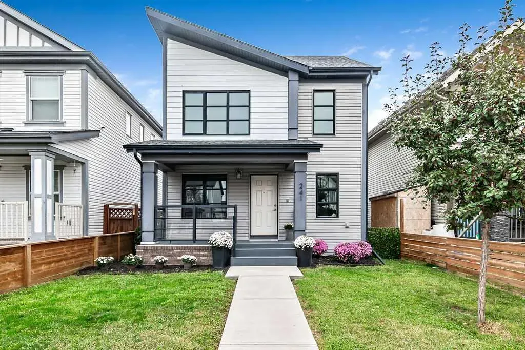 241 Copperpond Parade SE