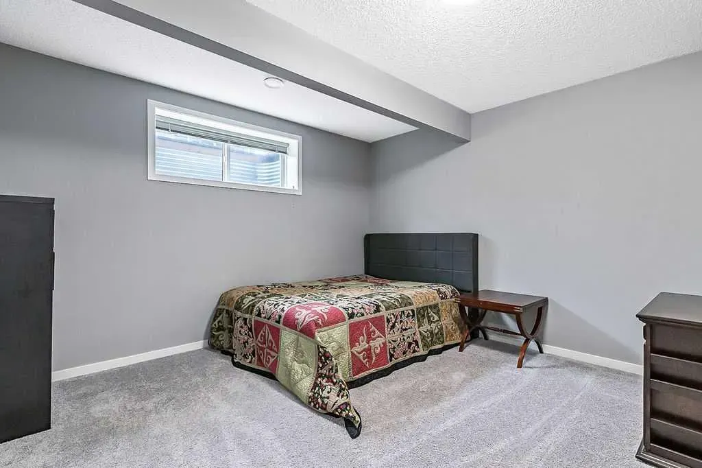 241 Copperpond Parade SE