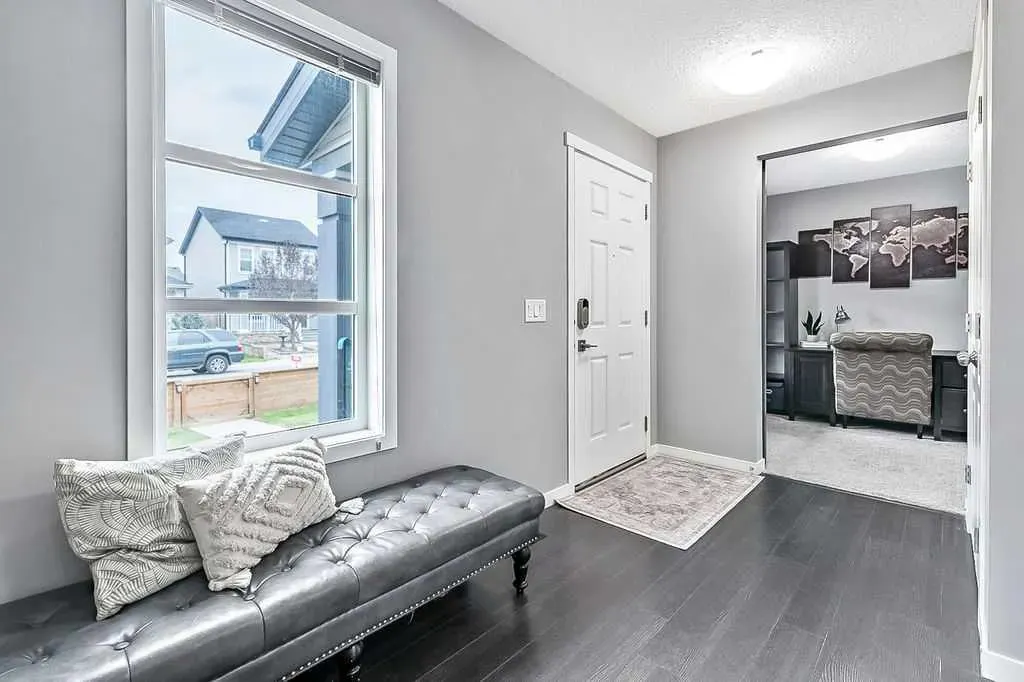 241 Copperpond Parade SE