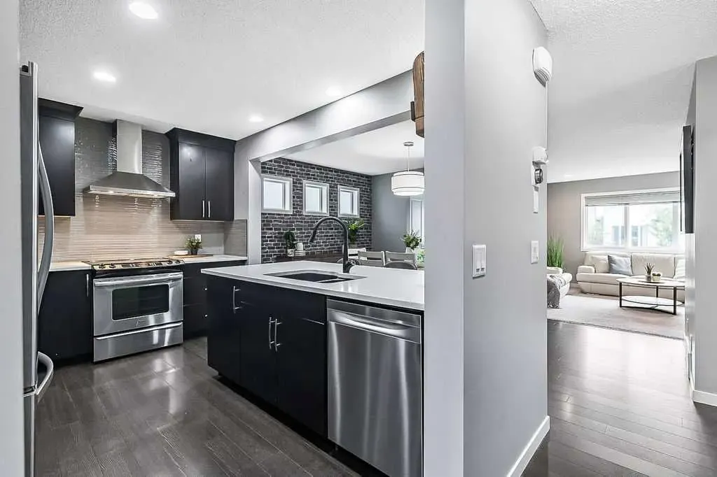 241 Copperpond Parade SE