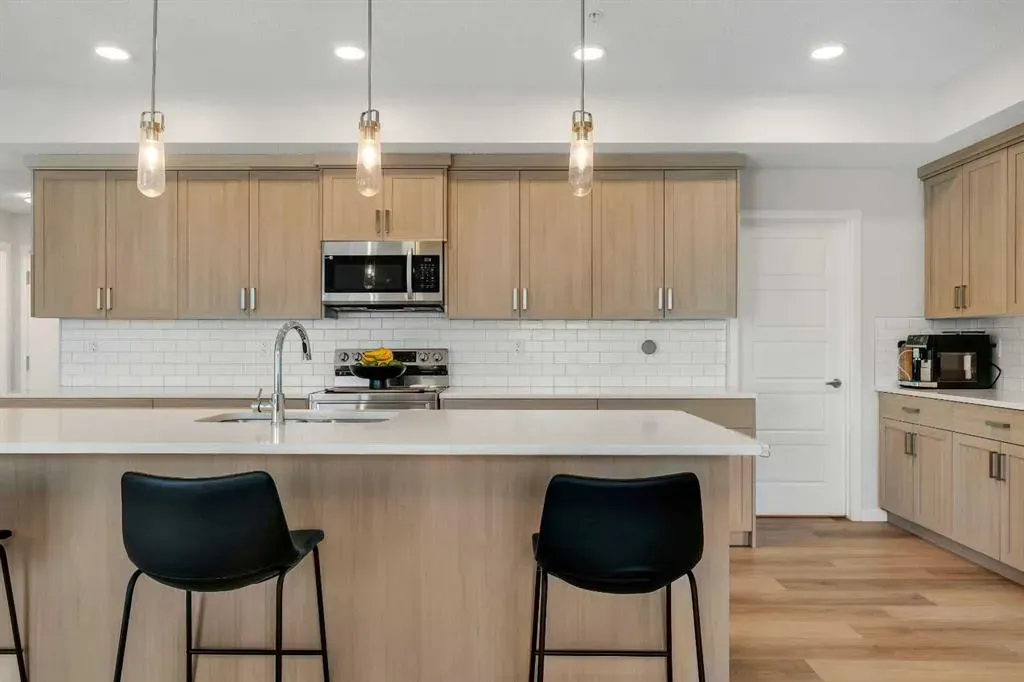 40 Carrington Plaza NW, #302