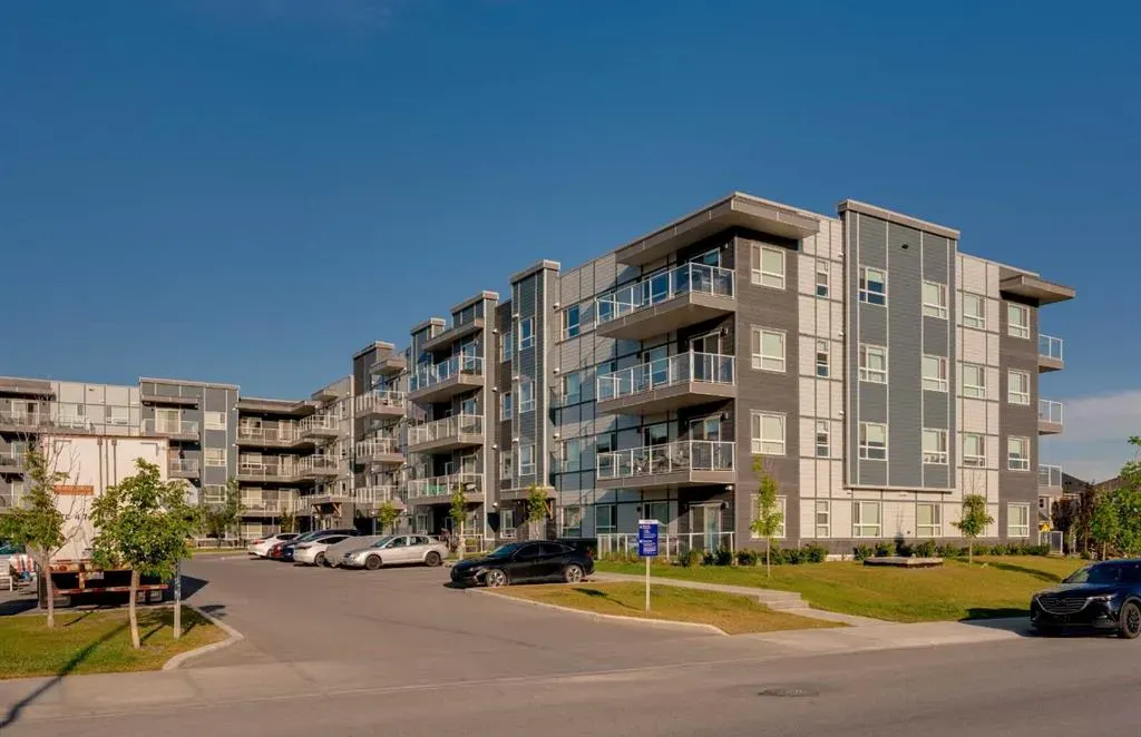 40 Carrington Plaza NW, #302