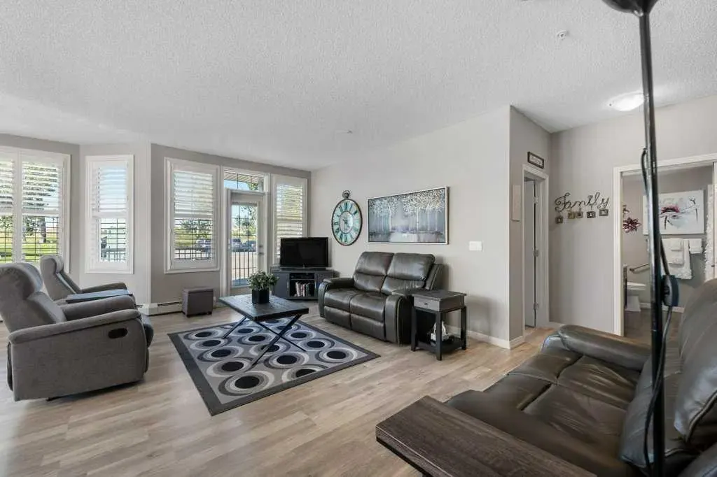 1 Crystal Green Lane, #129