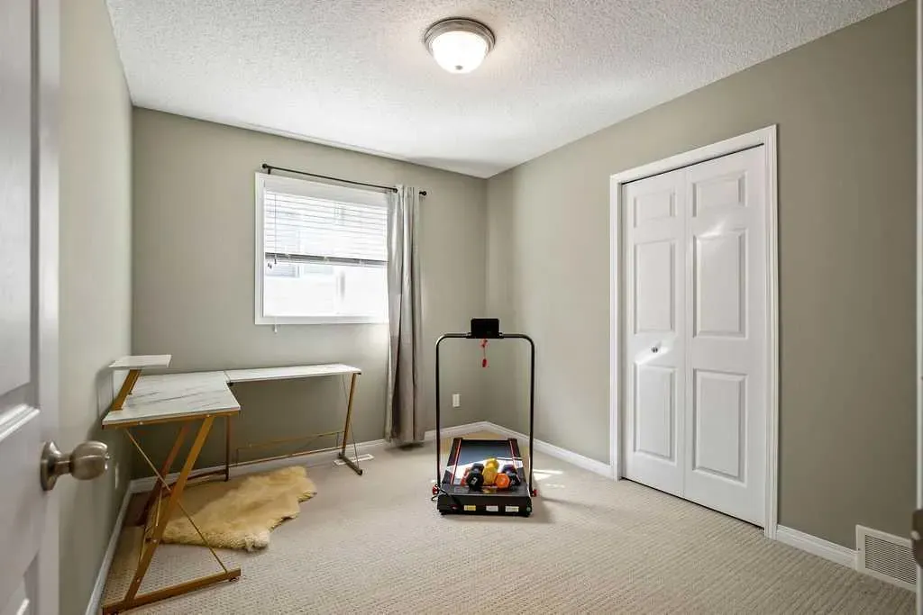 275 Cougar Plateau Way SW