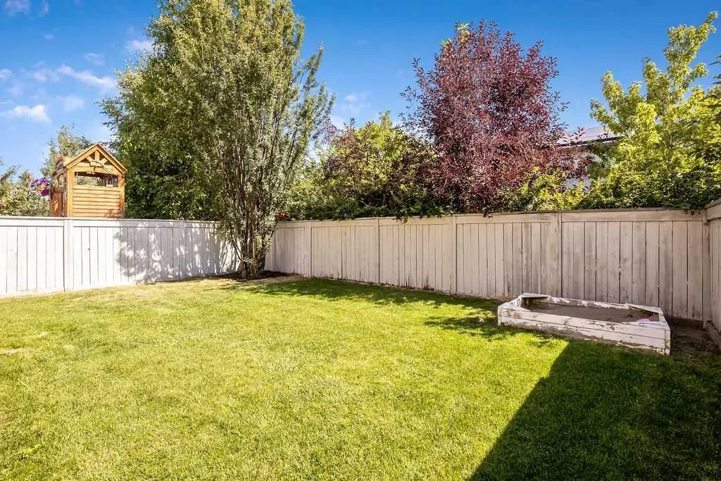 275 Cougar Plateau Way SW