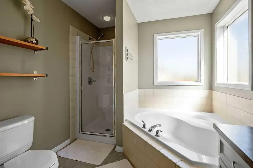 275 Cougar Plateau Way SW