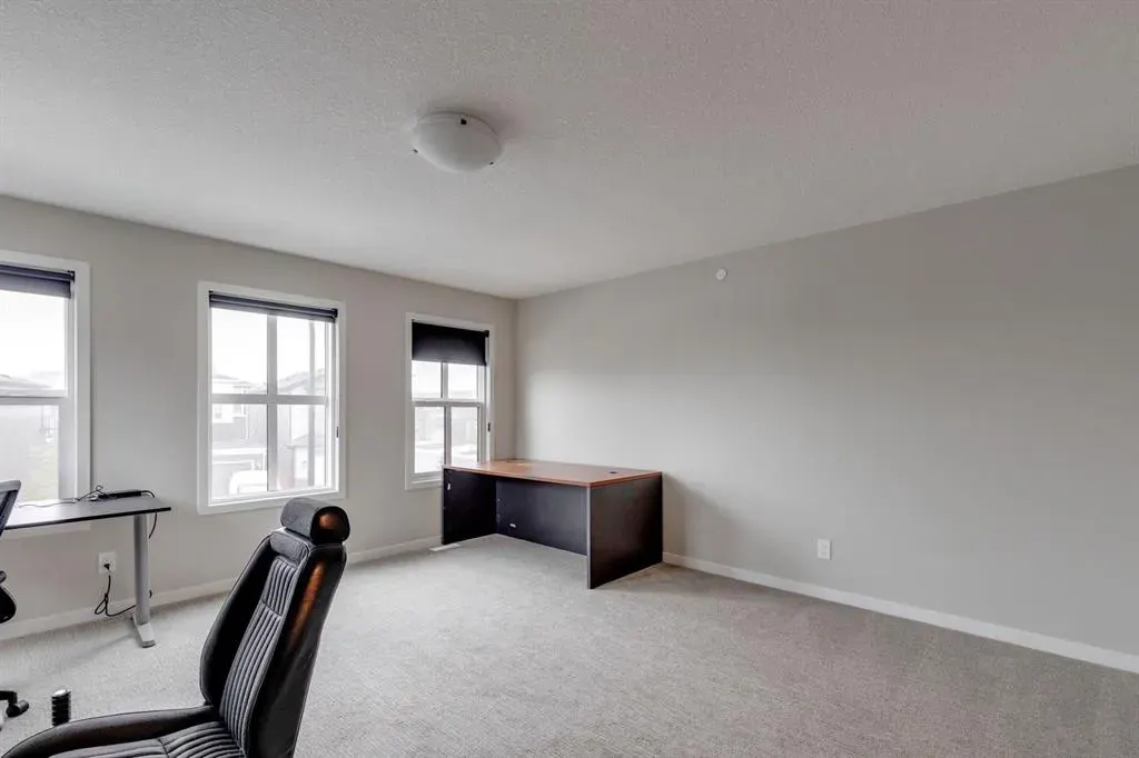 17 Howse Terrace NE