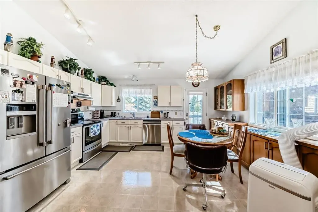 21 Strathmore Lakes Way