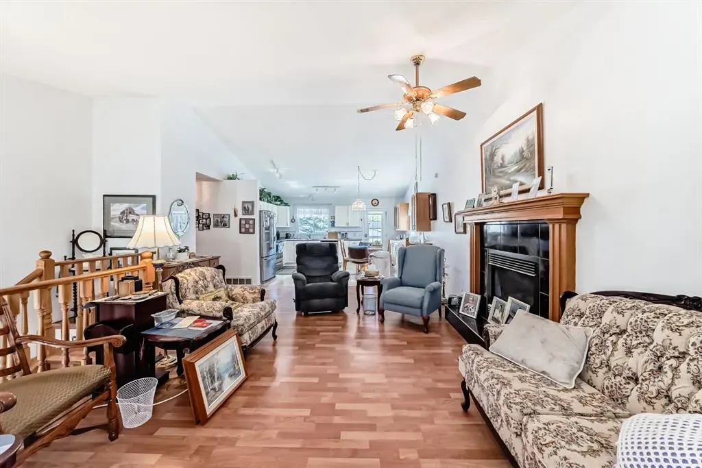 21 Strathmore Lakes Way