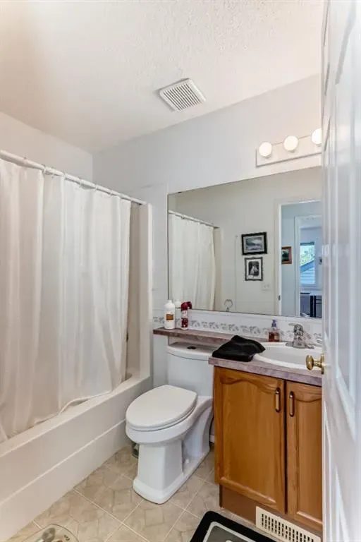 21 Strathmore Lakes Way