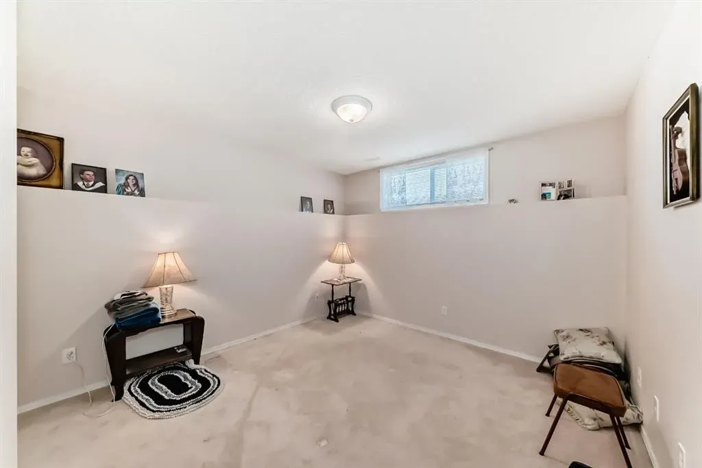 21 Strathmore Lakes Way
