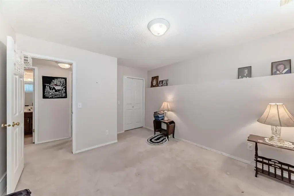 21 Strathmore Lakes Way