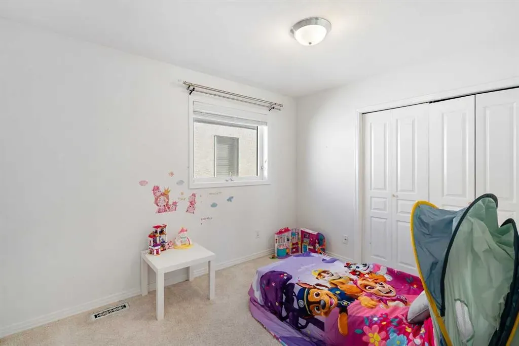 5503 Strathcona Hill SW