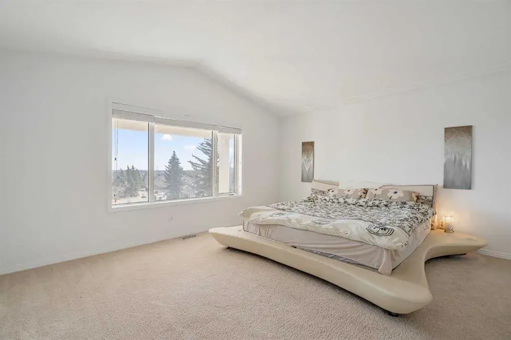 5503 Strathcona Hill SW