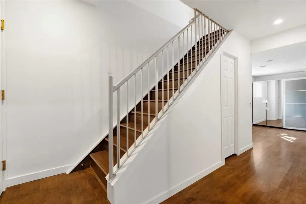 5503 Strathcona Hill SW