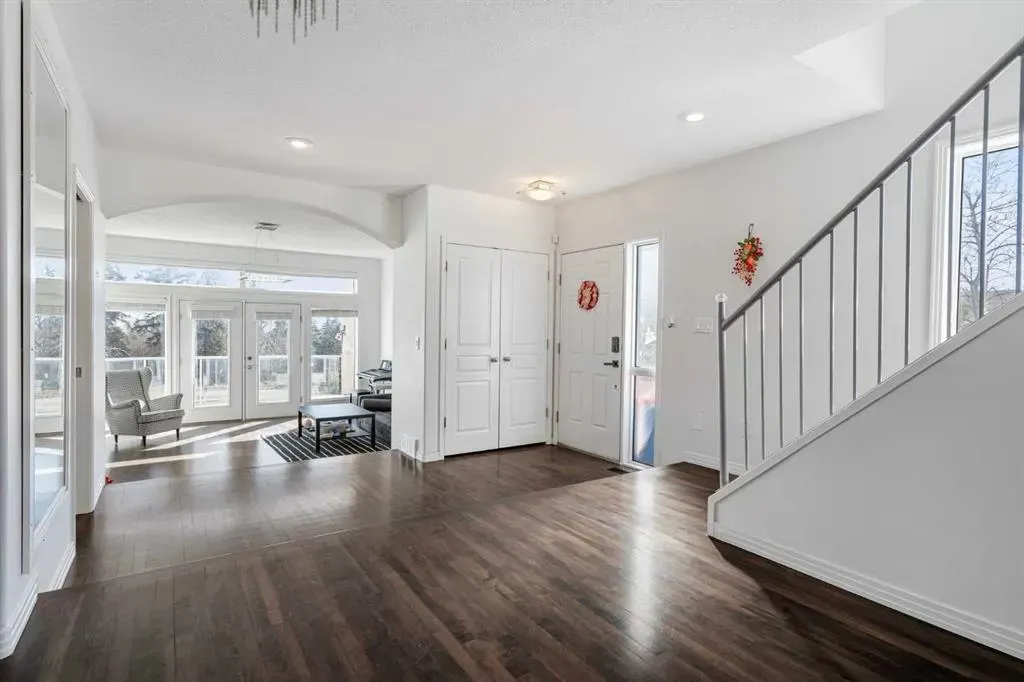 5503 Strathcona Hill SW