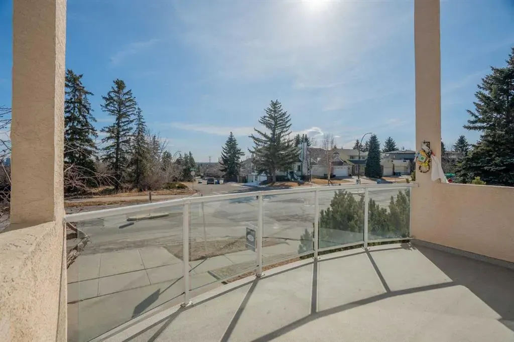 5503 Strathcona Hill SW