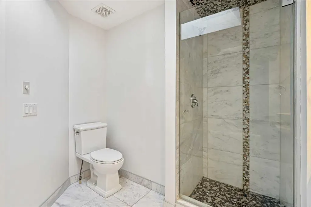 5503 Strathcona Hill SW