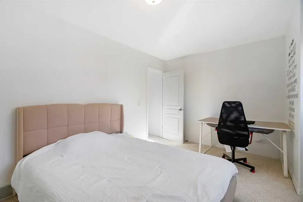 5503 Strathcona Hill SW