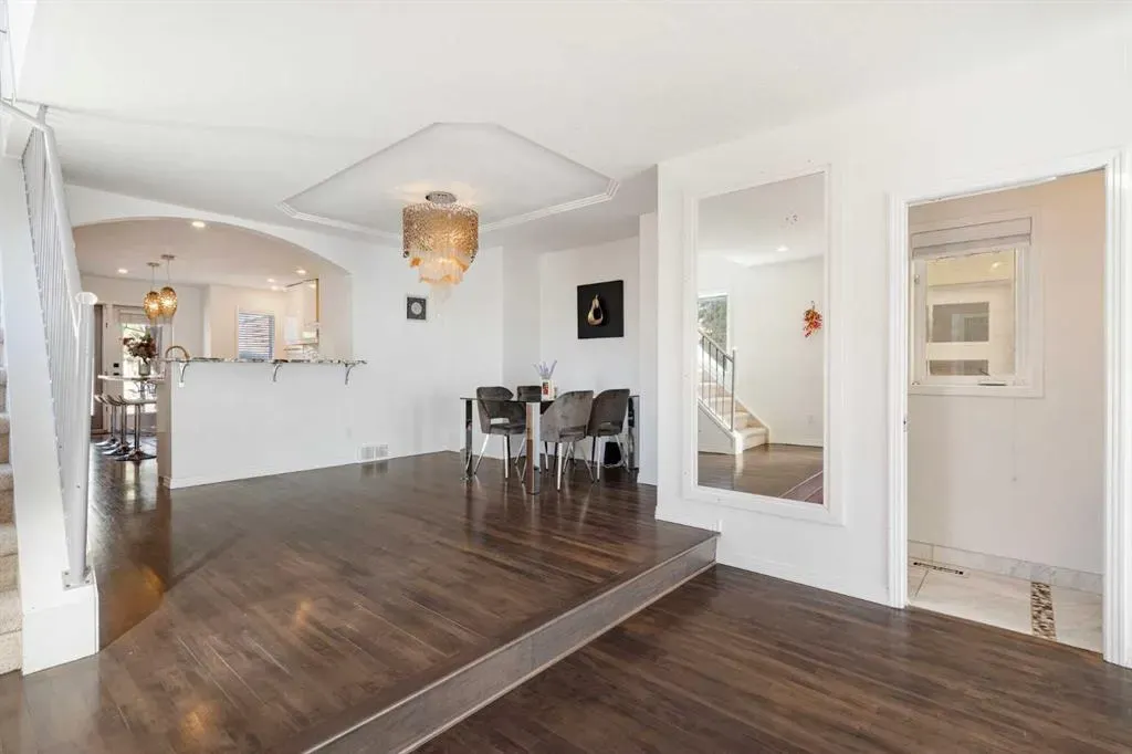 5503 Strathcona Hill SW