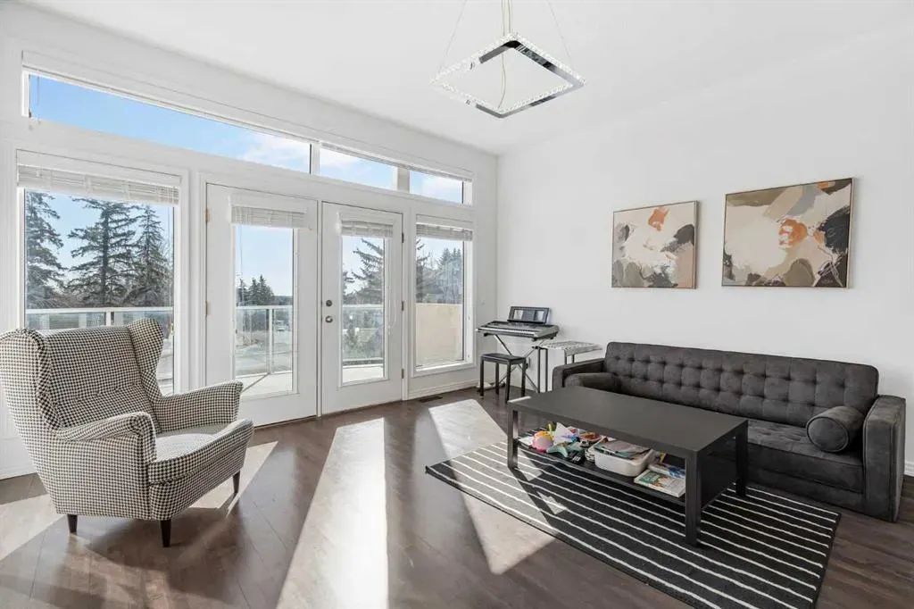 5503 Strathcona Hill SW