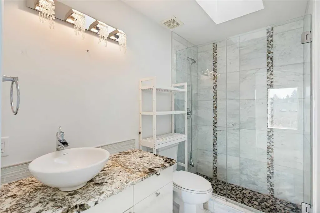 5503 Strathcona Hill SW