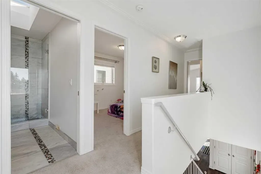 5503 Strathcona Hill SW