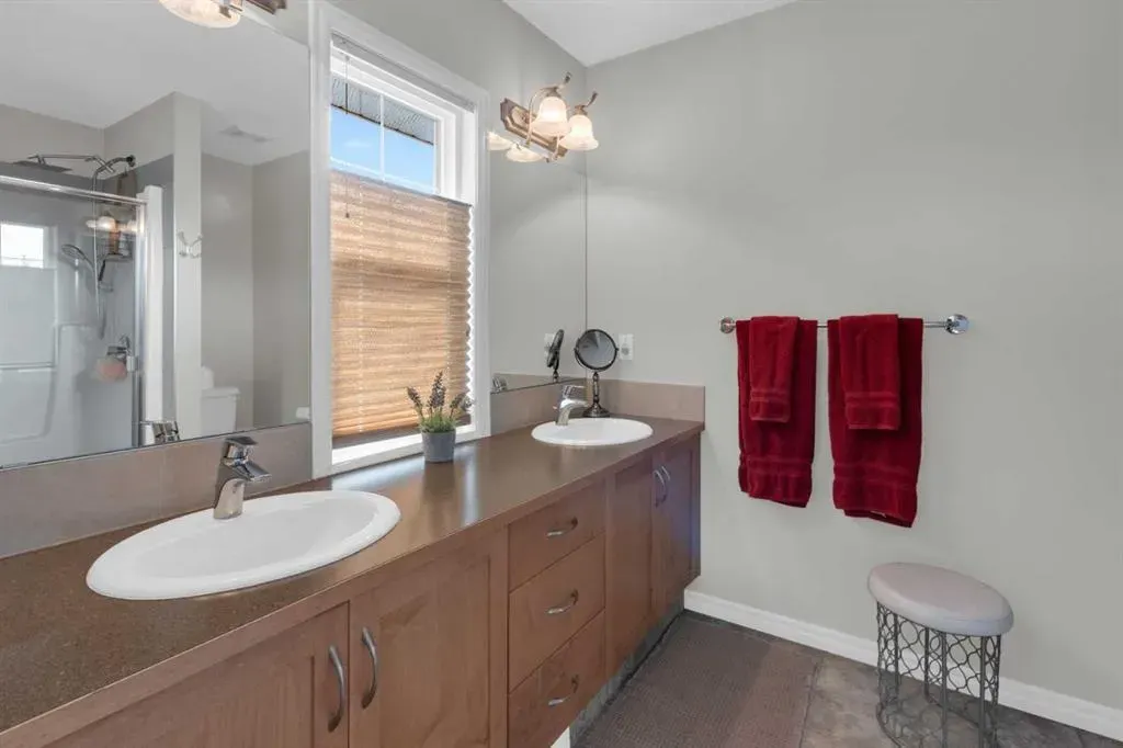 182 River Heights Crescent