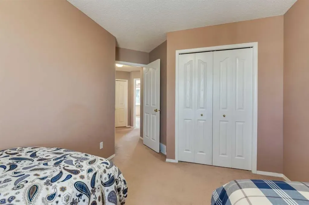 165 Spring Crescent SW
