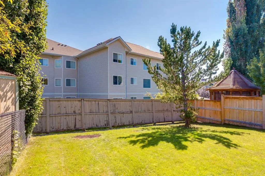 165 Spring Crescent SW