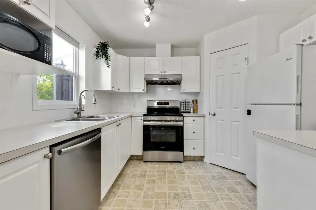 105 Prairie Sound Circle NW