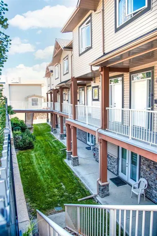 153 Rockyledge Rise NW, #14
