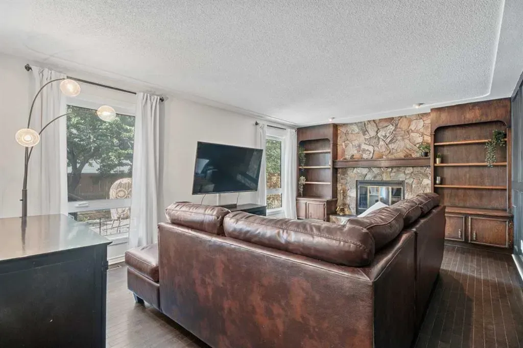 318 Shawnessy Drive SW
