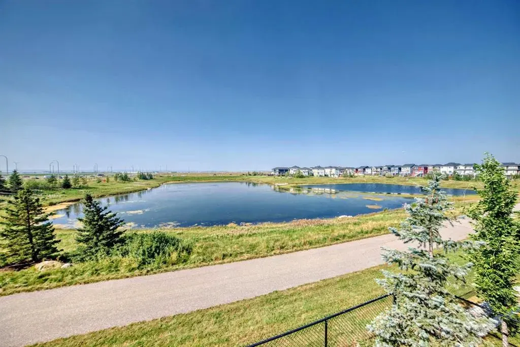 520 Redstone View NE