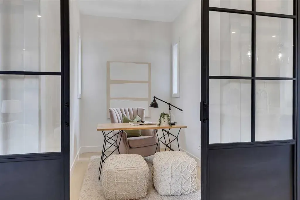 42 Collingwood Place NW