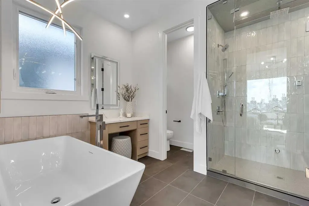 42 Collingwood Place NW