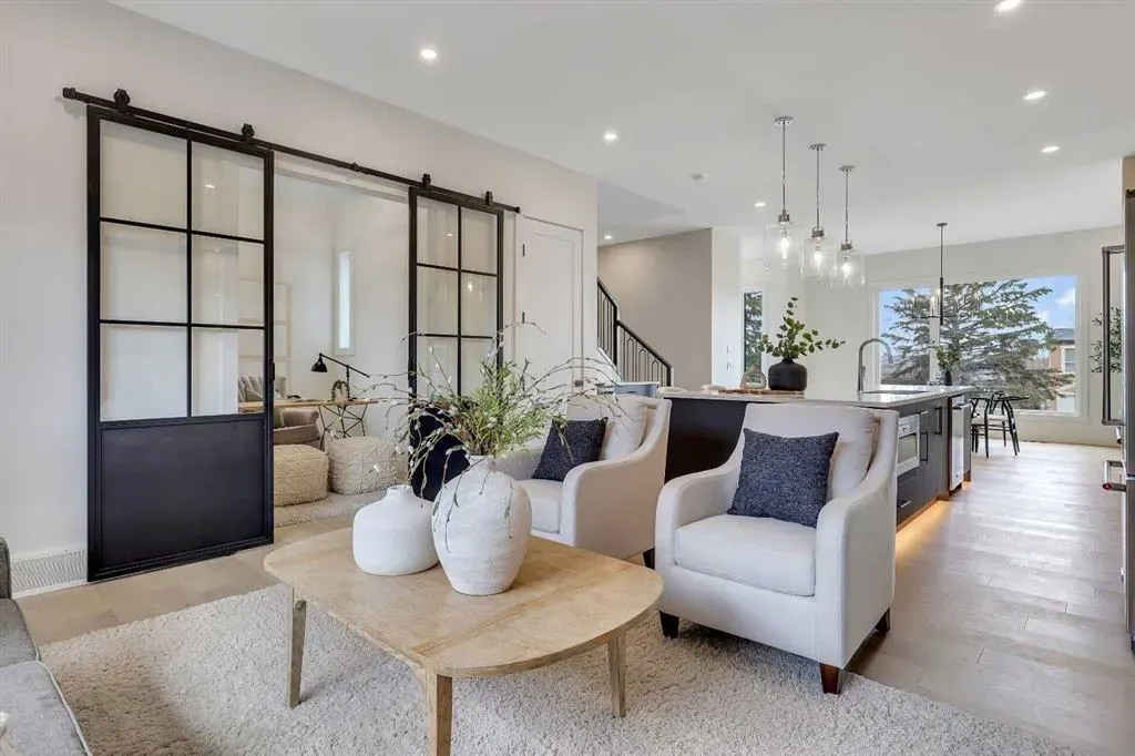 42 Collingwood Place NW
