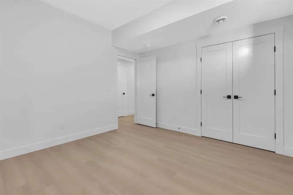 42 Collingwood Place NW