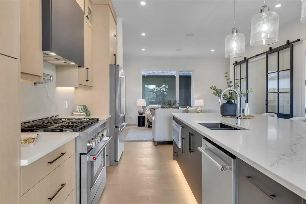 42 Collingwood Place NW