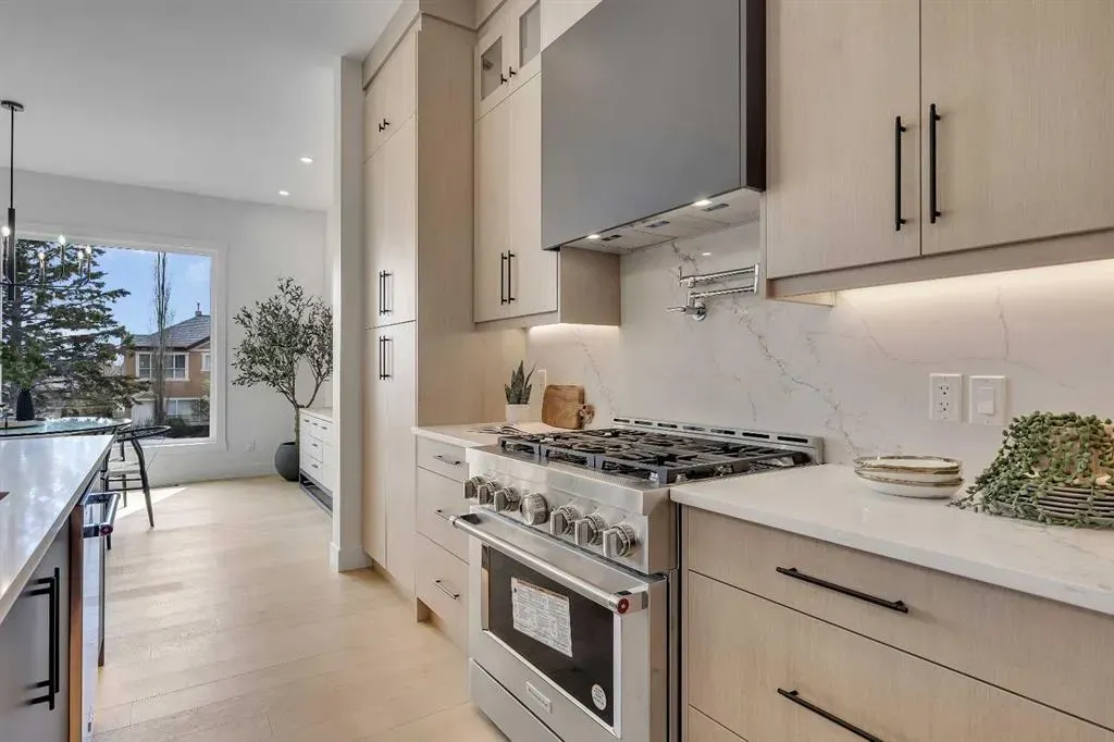 42 Collingwood Place NW
