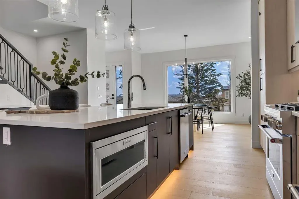 42 Collingwood Place NW