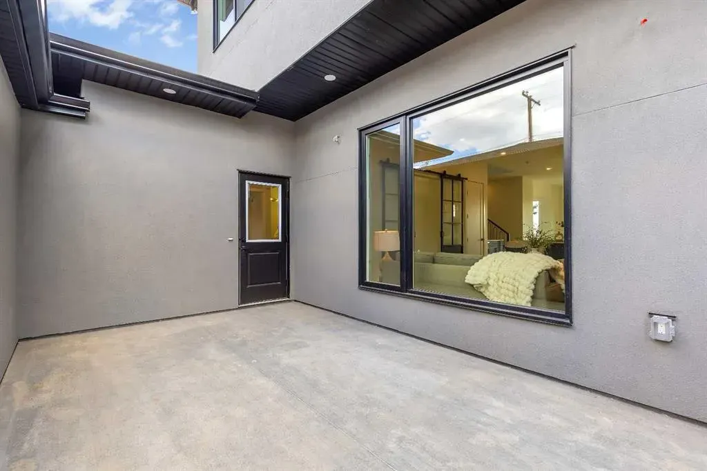 42 Collingwood Place NW