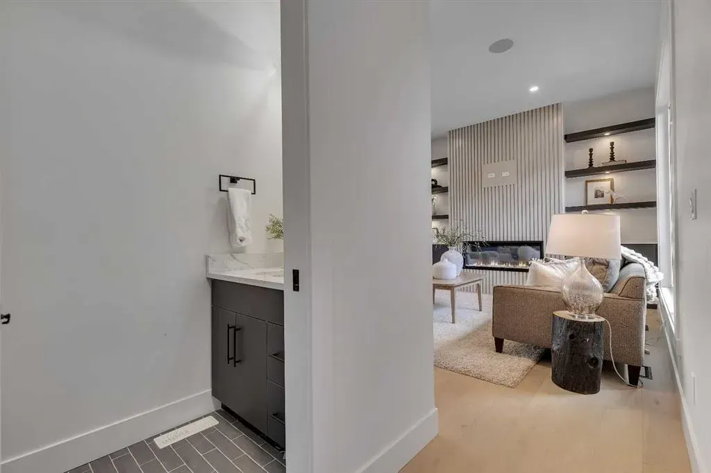 42 Collingwood Place NW