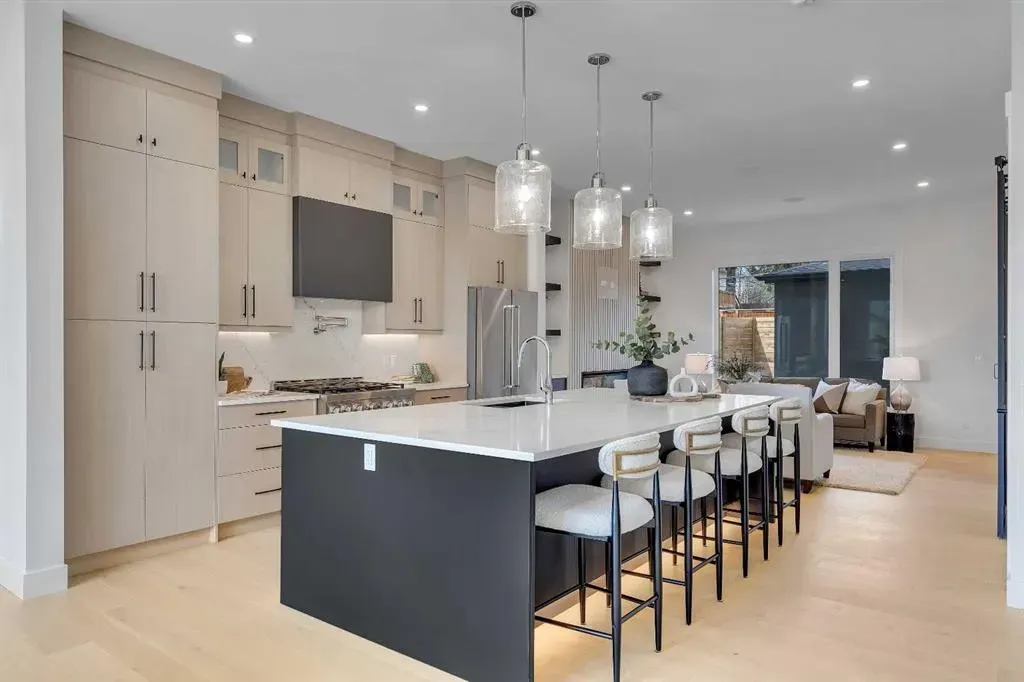 42 Collingwood Place NW