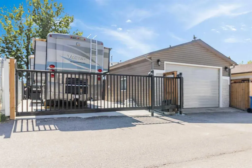 4728 Rundlehorn Drive NE