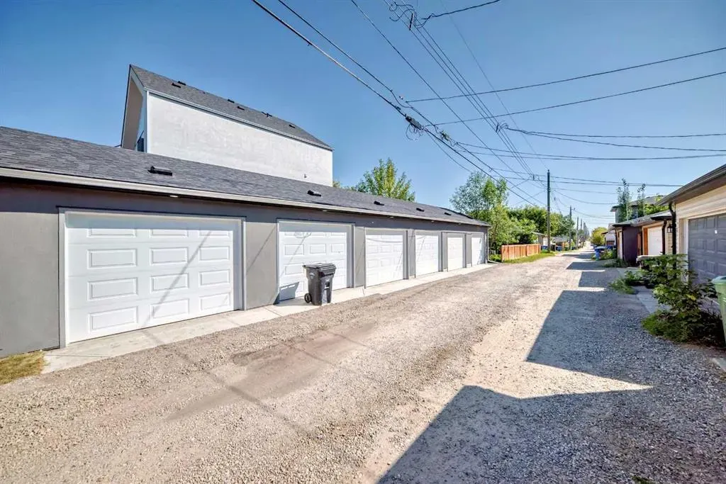 643 53 Avenue SW