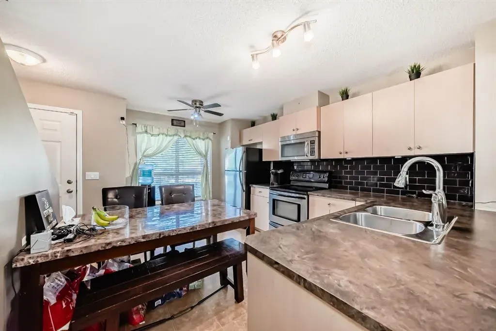 70 Erin Woods Court SE