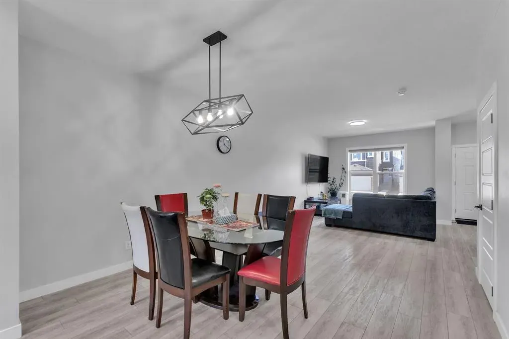 67 Corner Glen Gardens NE